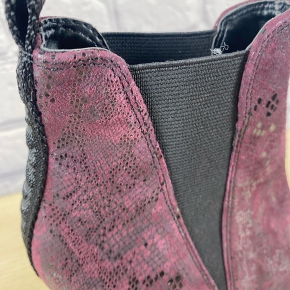 DKNY Purple Pink Modern Snakeskin Booties size 6 Stiletto Heel Ankle Boots NEW - Picture 5 of 11